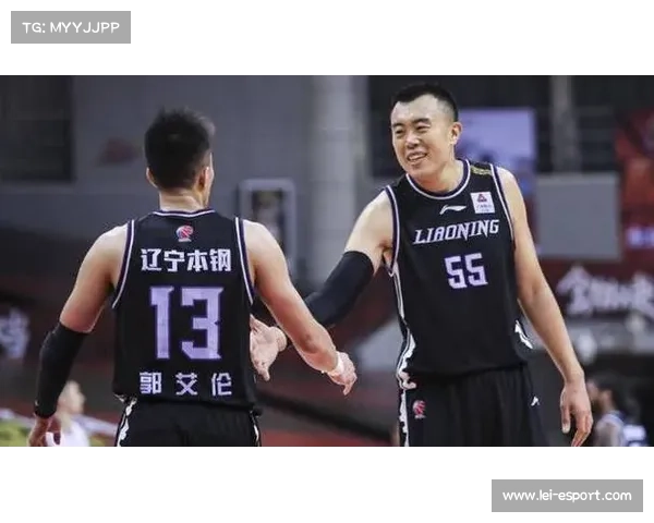 韩德君随辽宁出征丹东热身赛最后冲刺全力以赴助球队备战新赛季 韩德君随辽宁出征丹东热身赛最后冲刺全力以赴助球队备战新赛季